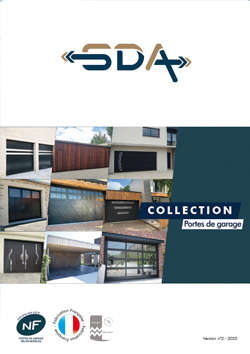 Notre partenaire SDA propose de nombreux modèles de portes de garage sectionnelles avec ou sans portillon.