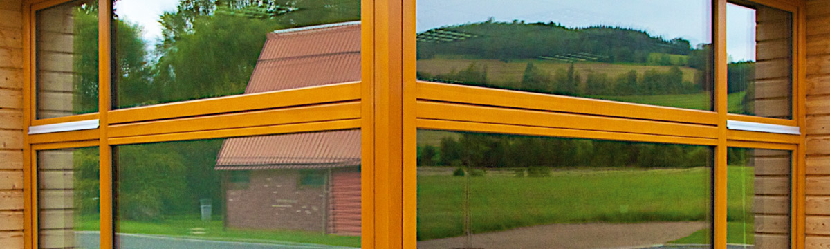 Changer des fenêtres en bois de style traditionnel pour une meilleure isolation.