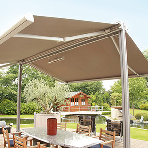 Système de protection solaire pour terrasse.